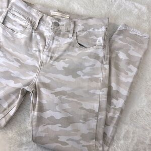 LEVIS 720 High Rise Super Skinny Camo Crop Jeans Light‎ Beige Soft Stretch 27